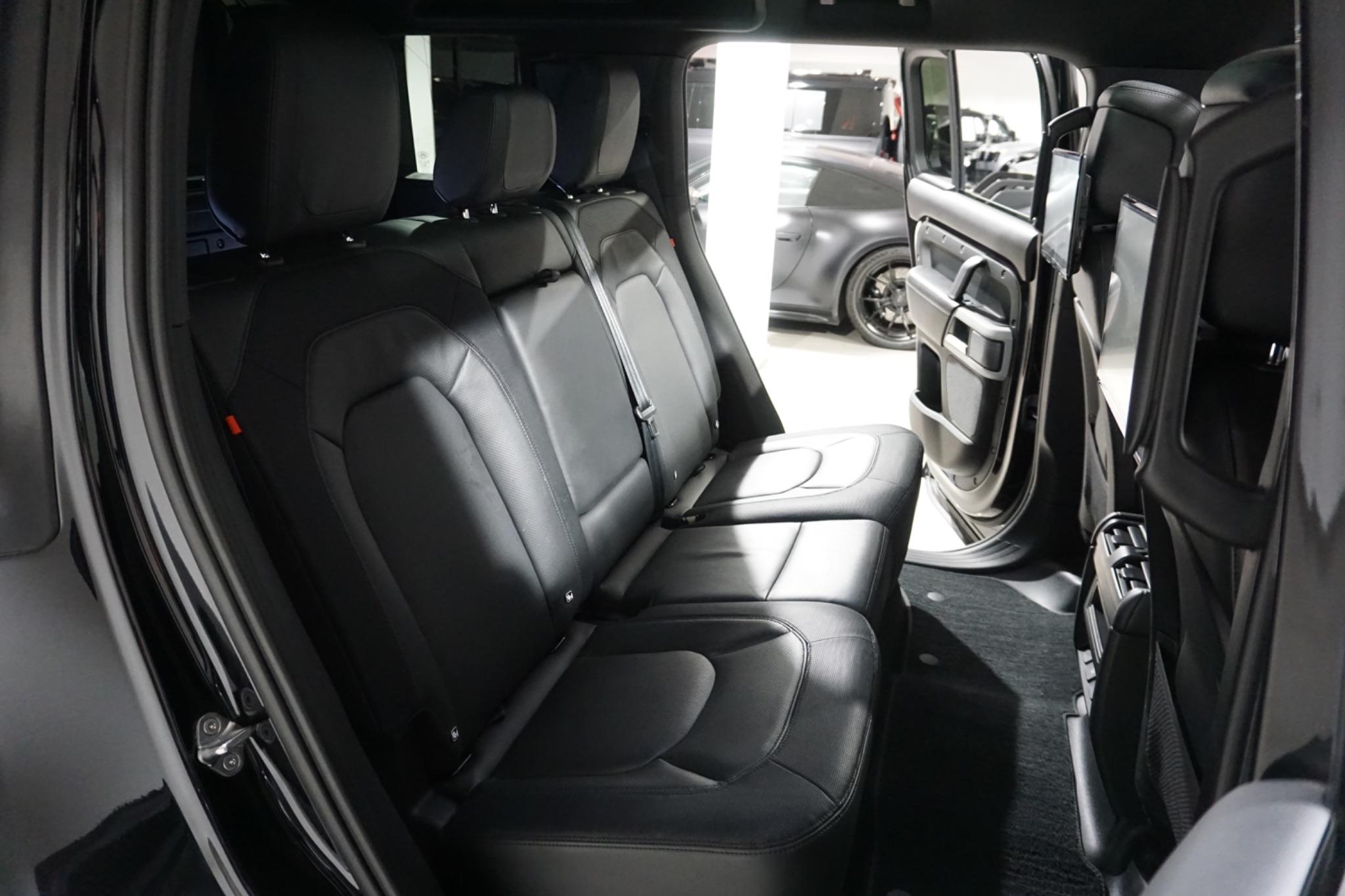 Land Rover Defender 110 3.0 D250 MHEV X-Dynamic HSE Auto 4WD Euro 6 (s/s) 5dr